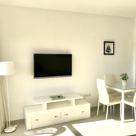 Estudios Y Benal Beach Apartment *